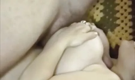 دارای موی سرخ ناز بازی می فیلم های جدید سکسی 2018 کند با آتش بازی خود را.